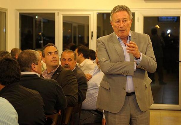 La AFA desmintió descensos masivos para 2016