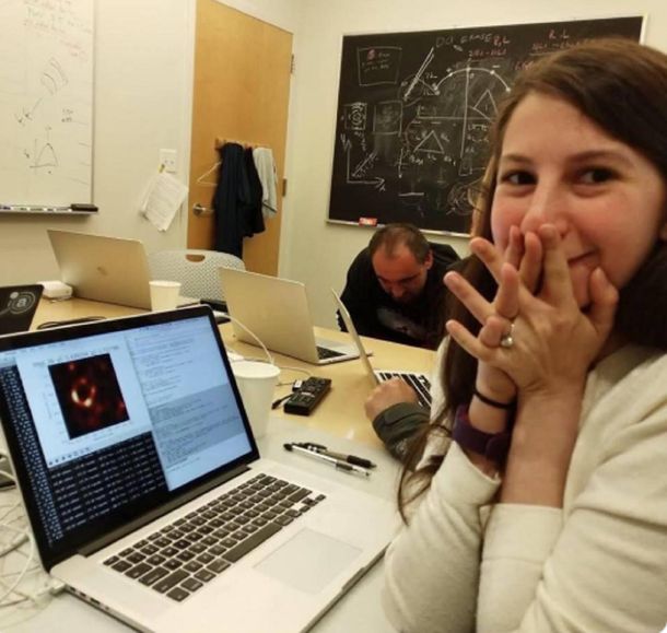 Katie Bouman, protagonista de la foto que opacó a la primera imagen de un agujero negro