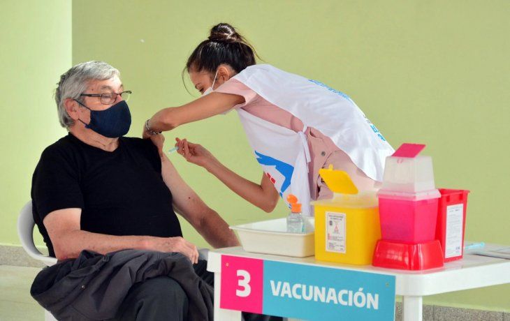 Siguen llegando turnos para vacunarse en provincia de Buenos Aires: cómo anotarse