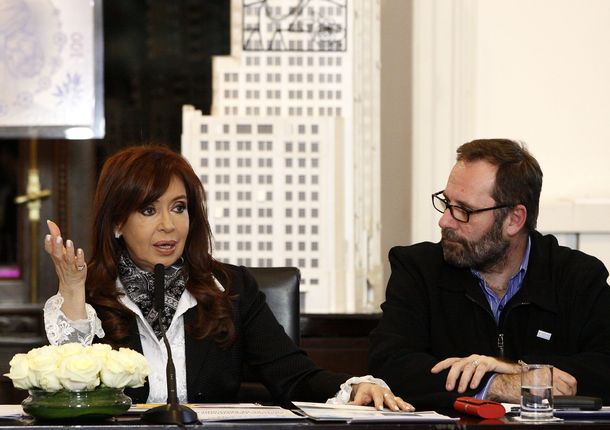 Cristina Kirchner: El salario es cada vez menos mínimo, más vital y más móvil