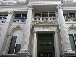 algunos economistas atribuyen la caida de reservas al desendeudamiento algunos economistas atribuyen la caida de reservas al desendeudamiento