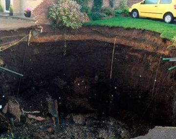 Apareció un enorme pozo en Inglaterra