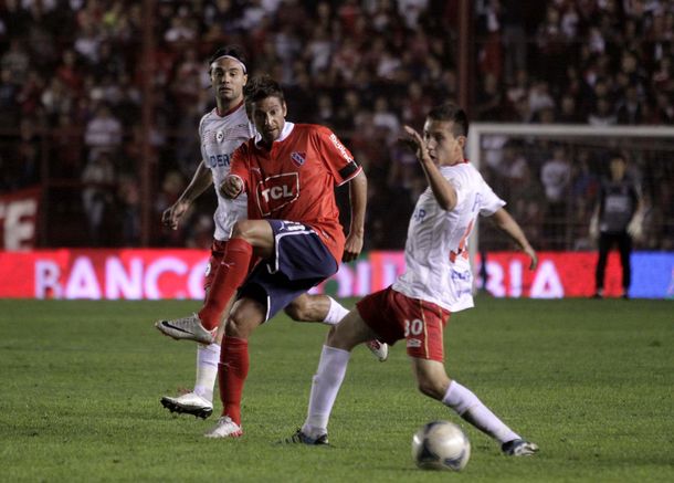 Independiente venció a Argentinos y salió del descenso