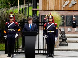 Javier Milei, en el acto por el Día del Veterano de Malvinas: A nuestros héroes, honor y gloria