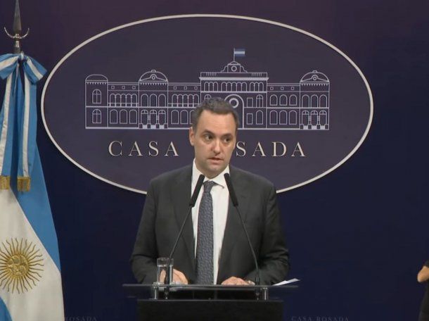 Manuel Adorni atacó a Myriam Bregman tras la aprobación de la Ley Bases