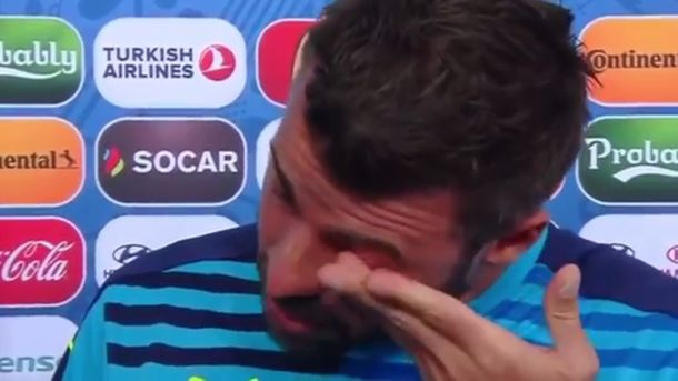 VIDEO: Un jugador de Italia se quebró en vivo luego de la eliminación ante Alemania