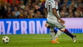 la curiosa respuesta de boateng, despues de ser humillado por messi la curiosa respuesta de boateng, despues de ser humillado por messi