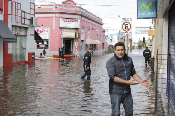 Los últimos evacuados por las inundaciones en Luján regresan a sus casas