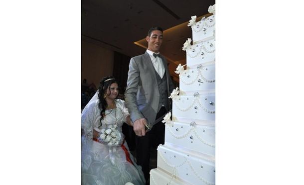 Con 2,51 metros, se casó el hombre más alto del mundo