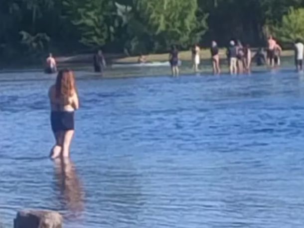 Operativo en Río Negro: buscan a un hombre que se metió al Arroyón para salvar a su hijo