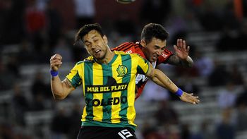 con la cabeza en japon, river empato con aldosivi en el monumental con la cabeza en japon, river empato con aldosivi en el monumental