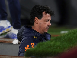 fuerte repudio en brasil al entrenador de fluminense a dias de la final contra boca
