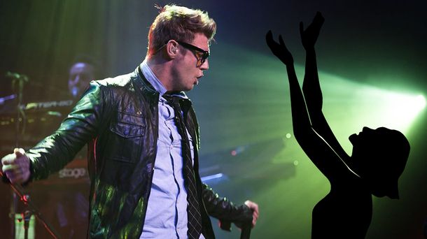 Nick Carter le tocó la mano a Virginia Gallardo durante un show de los Backstreet Boys