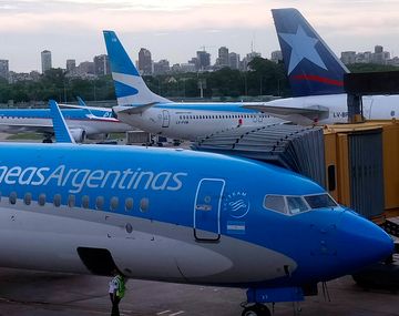 Aerolíneas Argentinas canceló todos sus vuelos del miércoles por el paro general
