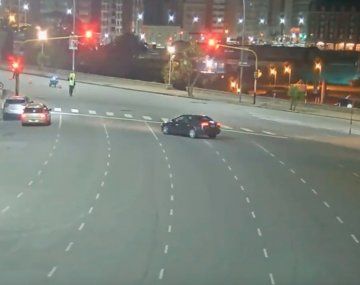 Auto esquiva un control de tránsito en Mar del Plata &nbsp;