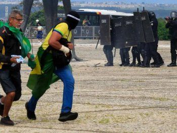 Daniel Scioli y otros 22 embajadores repudian el intento de golpe en Brasil