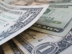 El dólar no para de caer en Uruguay y lleva diez jornadas consecutivas en retroceso. El dólar no para de caer en Uruguay y lleva diez jornadas consecutivas en retroceso.