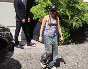 ¡Llegó Shakira!: a pesar del calor les regaló saludos y sonrisas a sus fans