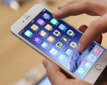 Demandan a Apple por una función en el iPhone que aumenta la factura telefónica