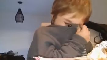 conmovedor: un nene rompe en llanto por la posible partida de bou de racing conmovedor: un nene rompe en llanto por la posible partida de bou de racing