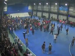 Batalla campal en la final del futsal femenino entre San Lorenzo y Huracán