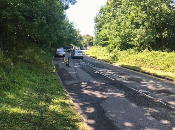 Un auto embistió a un grupo de adolescentes en Londres y una chica murió
