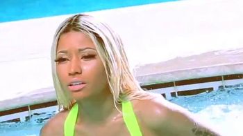 ella desafio a la gravedad y tuvo un destape accidental ella desafio a la gravedad y tuvo un destape accidental