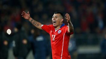 fervor chileno por los tatuajes: gary medel tambien se sumo a la moda fervor chileno por los tatuajes: gary medel tambien se sumo a la moda