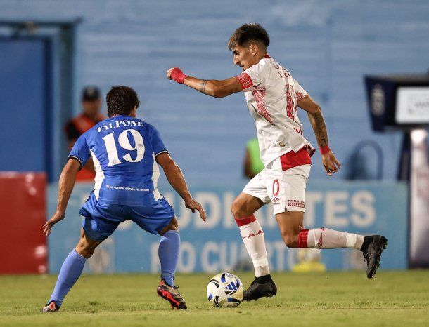 Argentinos erró un penal sobre la hora y no pasó del 0-0 en su visita a Estudiantes de Río Cuarto