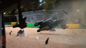 fernando alonso se salvo de milagro tras un impactante accidente fernando alonso se salvo de milagro tras un impactante accidente