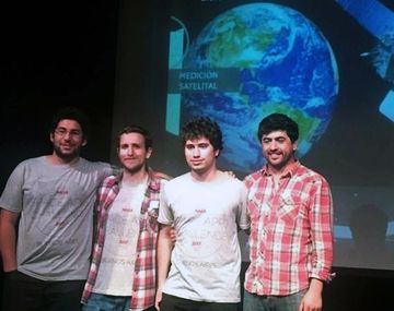 El equipo de jóvenes ganó el concurso pero aun no tiene la plata para viajar a Estados Unidos