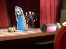 Bailarín ruso cae muerto y el público aplaude