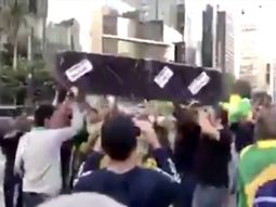 Indignante: fanáticos de Bolsonaro recrearon el meme del momento para burlarse del coronavirus