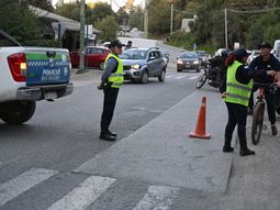 balean a estudiante de 13 anos a la salida del colegio: dos detenidos balean a estudiante de 13 anos a la salida del colegio: dos detenidos