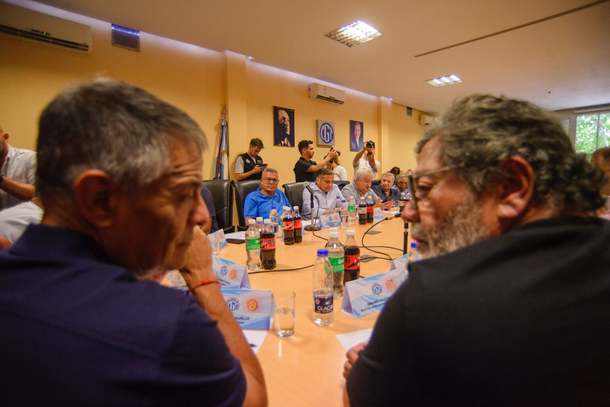 La CGT se reunió y decidió realizar un paro general La CGT se reunió y decidió realizar un paro general