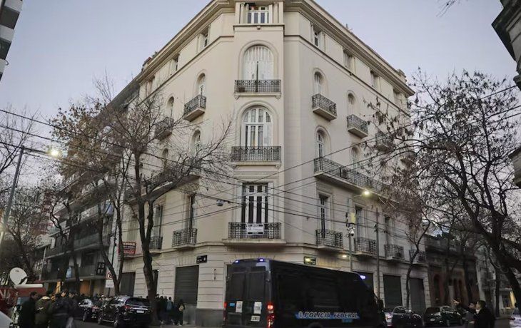 Vigilia por Cristina Kirchner: la policía realizó un desalojo durante la madrugada