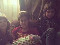 con una tierna foto, dolores barreiro presento a su hija indra con una tierna foto, dolores barreiro presento a su hija indra