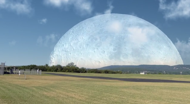 VIDEO: ¿Cómo se vería la Luna si estuviera 100 veces más cerca?
