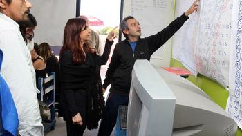 temporal: cfk superviso la ayuda a victimas de la plata temporal: cfk superviso la ayuda a victimas de la plata