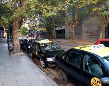 Mar del Plata: taxistas pararán por tiempo indeterminado contra Uber y Cabify