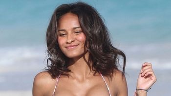 Carvalho, a full en la playa de St. Barts Carvalho, a full en la playa de St. Barts