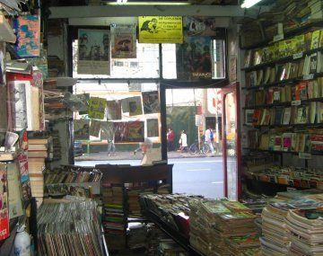 Coleccionista de figuritas denuncia estafa en el álbum del Mundial