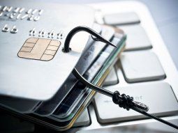 Boedo: una docente estafó a sus colegas por más de $3 millones y escapó a Europa