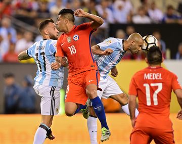 ¿A qué hora juega y quién transmite Argentina y Chile?