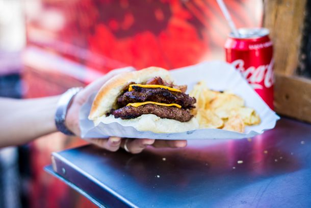 ¿Cómo tiene que ser la hamburguesa argentina ideal?