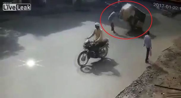 Un hombre muere después de sufrir un extraño accidente en India