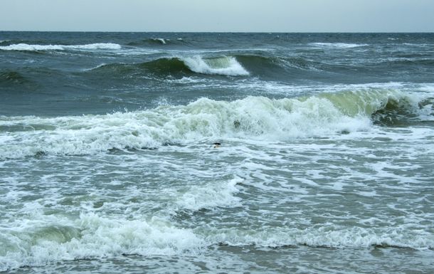 Ostende: una ola lo mandó al hospital