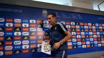 Edgardo Bauza en una de sus últimas conferencias de prensa como DT de la Selección Edgardo Bauza en una de sus últimas conferencias de prensa como DT de la Selección