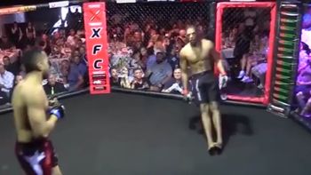 Un luchador de la MMA se desmayó en el primer asalto. Un luchador de la MMA se desmayó en el primer asalto.