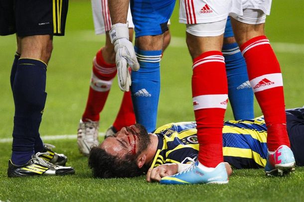 Un jugador argentino dejó inconsciente a un rival de una patada